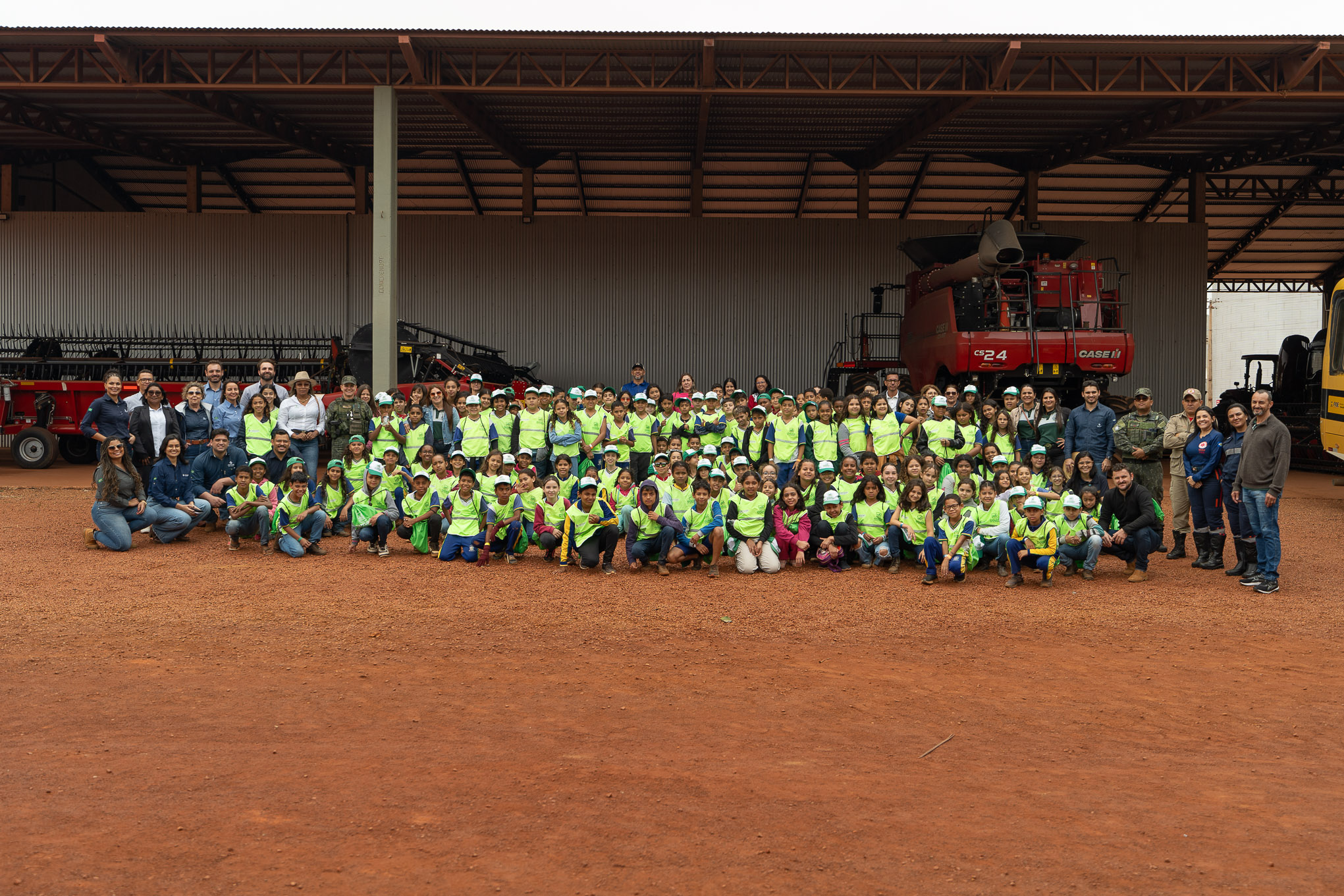 Em Primavera do Leste, programa Futuro em Campo leva mais de 140 crianças para conhecerem o dia a dia de uma fazenda